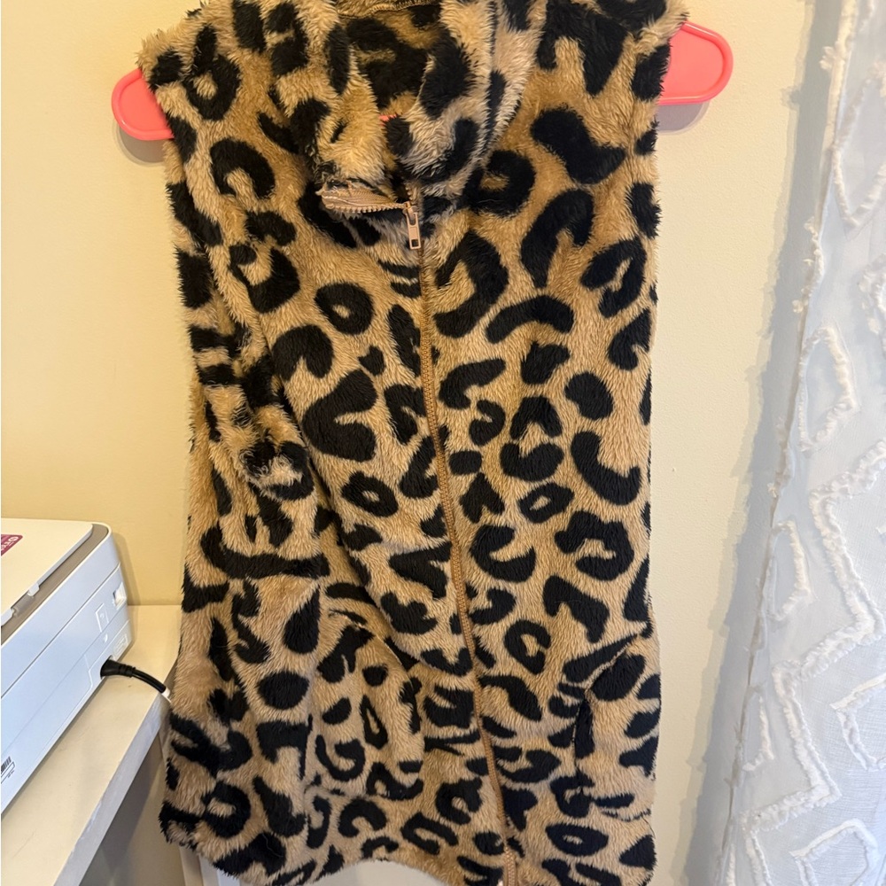 SHEIN Leopard Print Faux Fur Vest